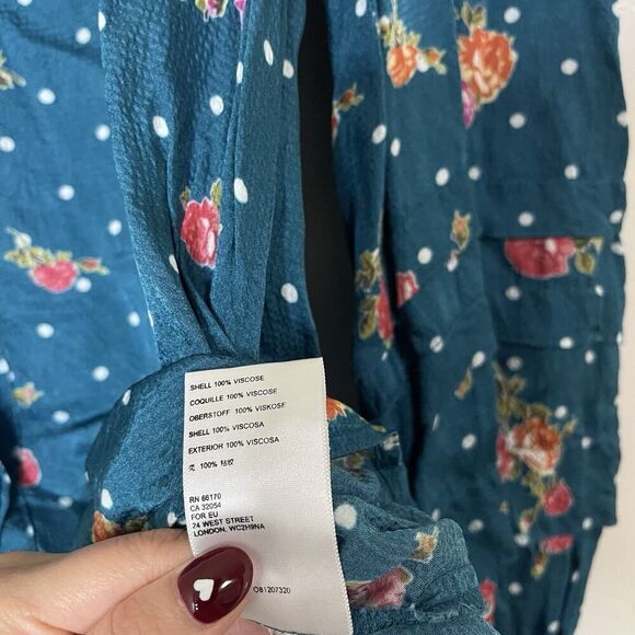 ANTHROPOLOGIE WELLESLEY BUTTON DOWN BLUE FLORAL BLOUSE TOP SIZE MEDIUM - Picture 8 of 9